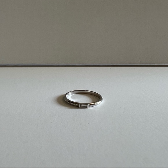 Vrai & Oro Baguette Diamond Ring, Solid 14k White Gold, size 5.5 - Picture 4 of 6